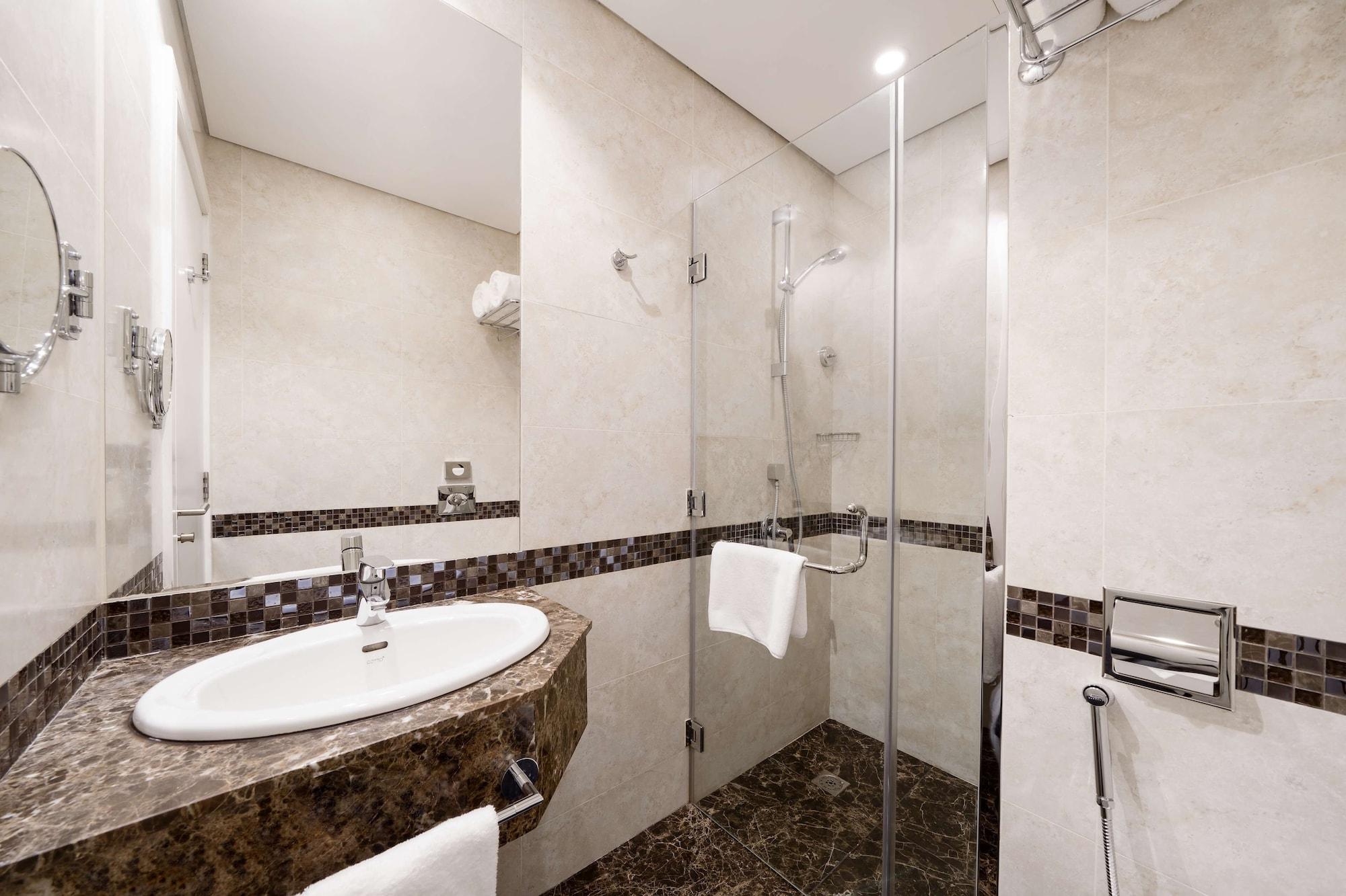 Hotel Sas & Hotel, Dhahran - Formerly Radisson Blu 4*